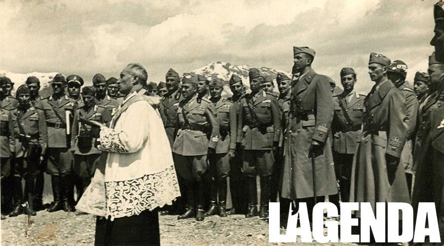 Don Luigi Quadri benedice la targa