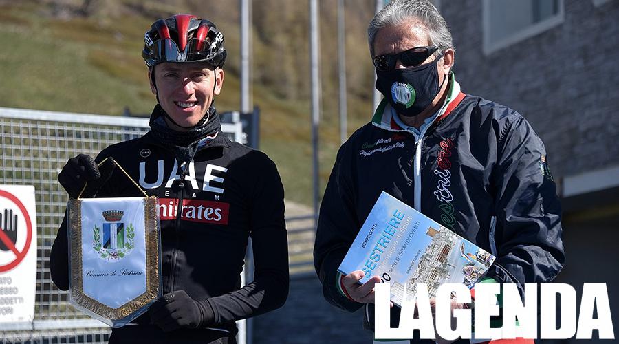 Tadej Pogačar con il Sindaco di Sestriere Gianni Poncet