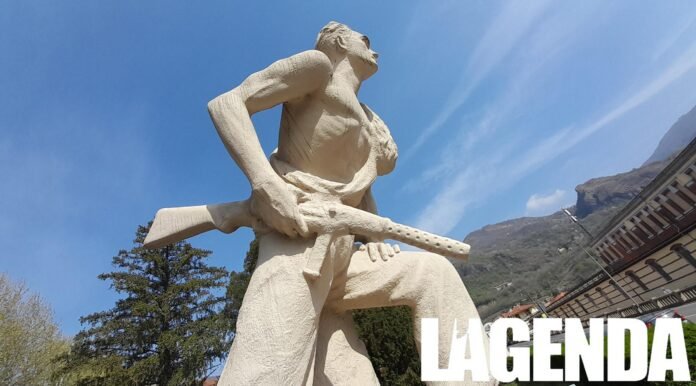 Condove, il monumento ai partigiani