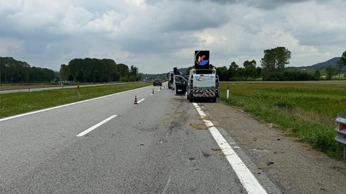 Incidente raccordo autostradale Ivrea-Santhià