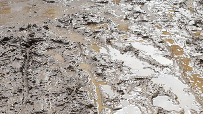 Fango dopo l'alluvione