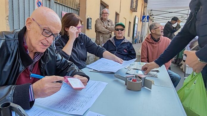 Raccolta firme a Condove