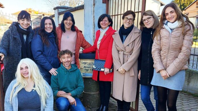 Rosta, cassetta libri