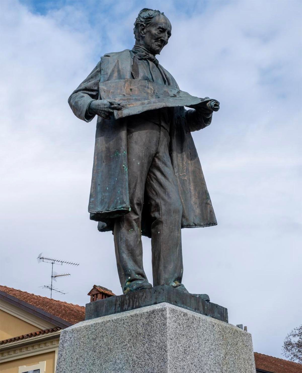 statuta di Antonelli a Maggiora