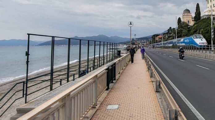 Treno in Liguria