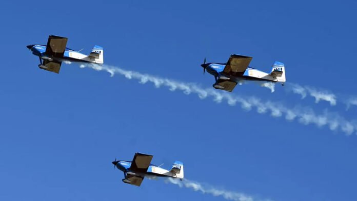 Aerei volo acrobatico