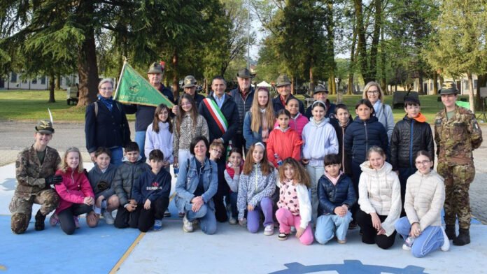 Bambini dagli Alpini