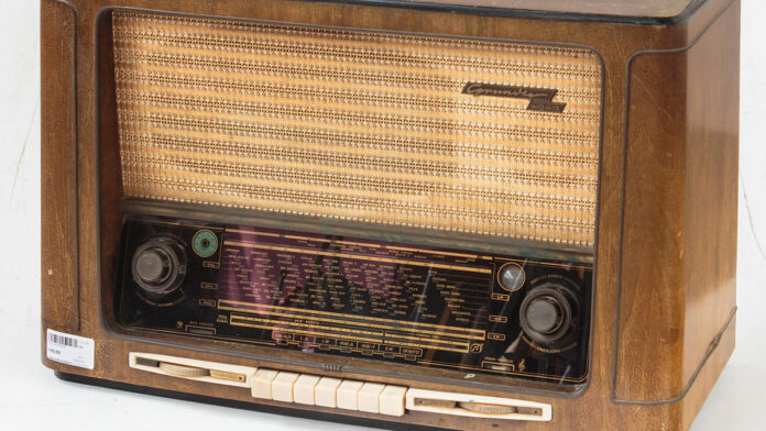 Vecchia radio