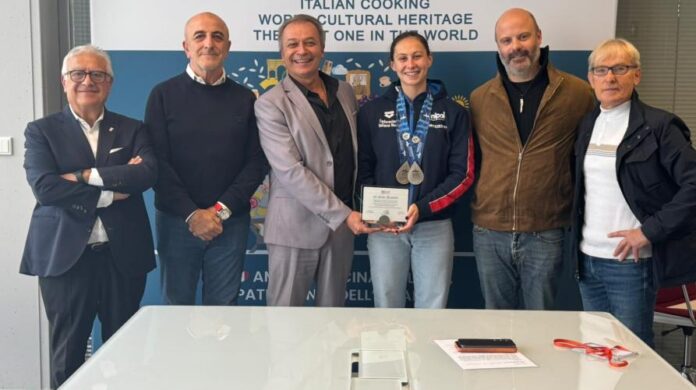 La nuotatrice Anita Gastaldi premiata al Grattacielo